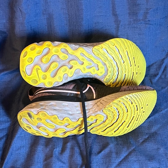 Nike Black and Pink Sneakers with React Foam Cushioning - Picture 6 of 6